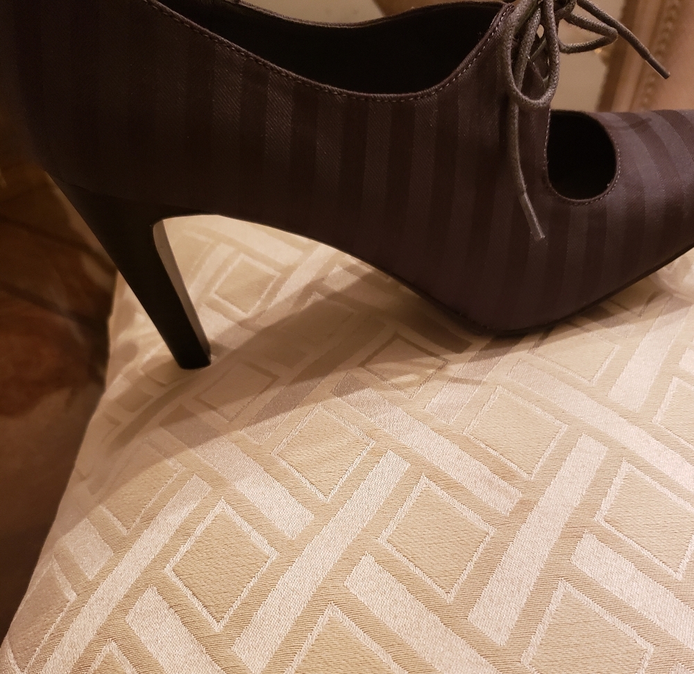 Shoes - Picture 4 of 4